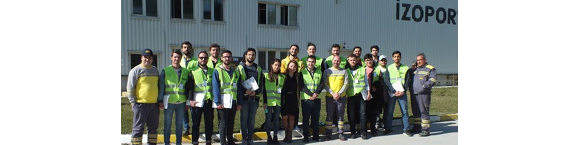 “Yalıtım Teknikleri” dersi kapsamında İzocam tesislerini ziyaret eden Düzce Teknik Üniversitesi Makine Mühendisliği Bölümü öğrencileri, fabrikadaki iş akışı ve staj olanakları konusunda bilgi aldılar.
